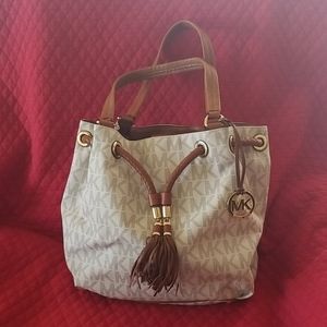 Michael Kors bucket handbag w drawstring detail